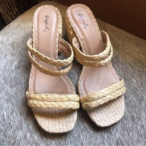 Qupid natural braided raffia strappy sandals 2.5” heel like new size 8.5
